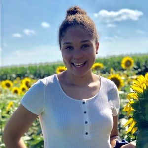 Meet your Posher, Simone